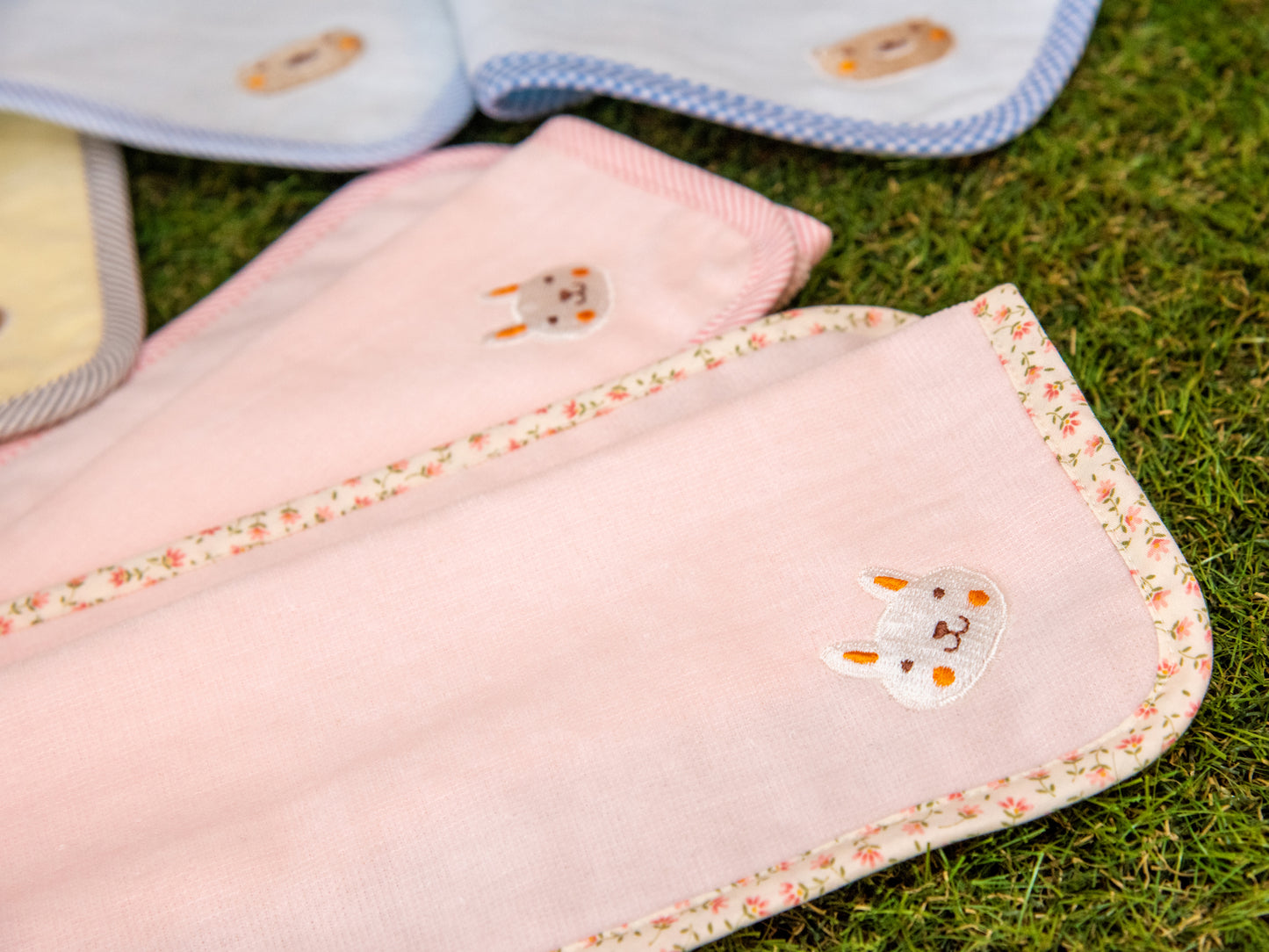 ループ付きハンカチ Lサイズ 2枚セット(色と刺繍の組み合わせ自由)