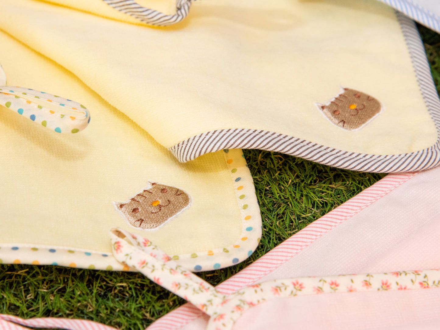ループ付きハンカチ Lサイズ 2枚セット(色と刺繍の組み合わせ自由)